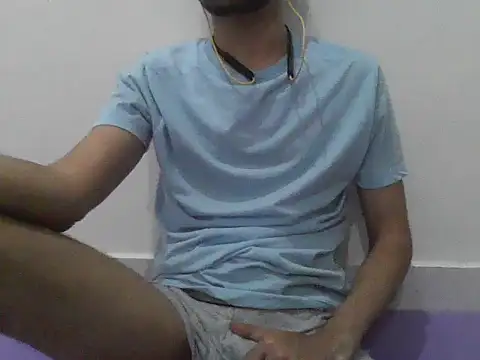 Cuteeeboy23 online show from 04/28/26, 07:19
