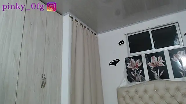 pinky f00x online show from 10/16/25, 12:00