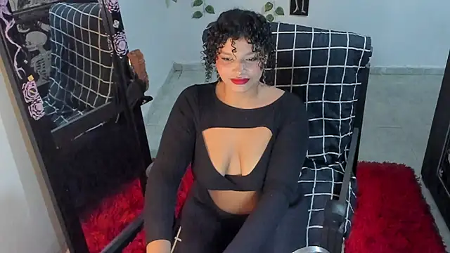 chloe kisses online show from 10/27/25, 11:25