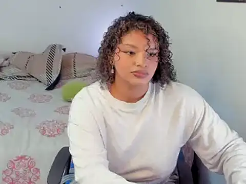 chloe kisses online show from 04/02/26, 12:03