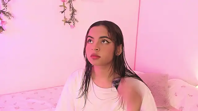 Snapshot of valy_shyness chatting on 10/10/25, 08:08 valy shyness online show from 10/10/25, 08:08