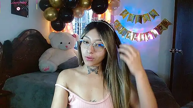 Hoolly Jones online show from 11/26/25, 02:07