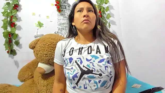 NataliaAndJulliam online show from 12/18/25, 04:29