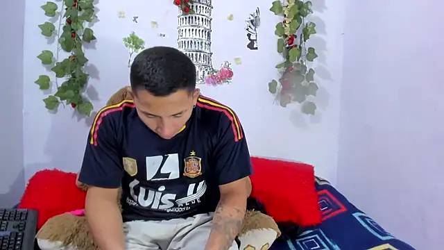 Snapshot of NataliaAndJulliam chatting on 02/12/26, 05:02 NataliaAndJulliam online show from 02/12/26, 05:02