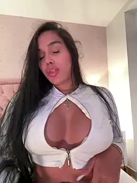 Bella  Wood online show from 06/30/26, 09:27