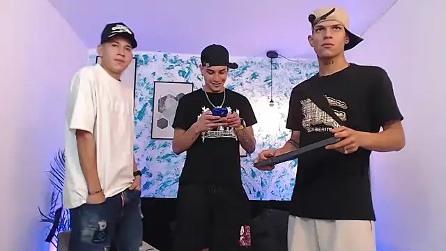 Snapshot of Kings_of_heaven chatting on 10/15/25, 04:23 Kings of heaven online show from 10/15/25, 04:23