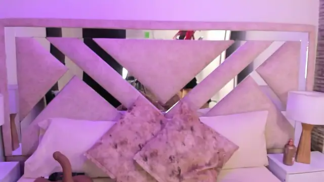 ximena vasquez8 online show from 12/14/25, 01:22