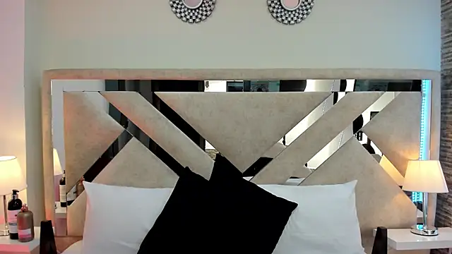 ximena vasquez8 online show from 04/13/26, 03:56