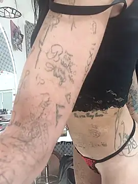 Snapshot of Tannedtattooed69 chatting on 05/28/26, 08:44 Tannedtattooed69 online show from 05/28/26, 08:44