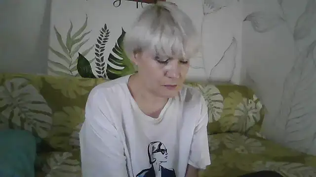 Catty Lady online show from 11/17/25, 06:35