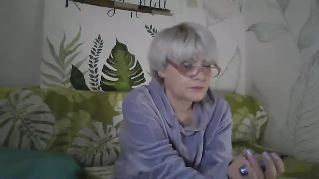 Catty Lady online show from 12/20/25, 05:42