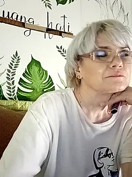 Catty Lady online show from 02/11/26, 08:47