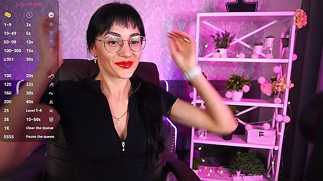 EviLune online show from 10/25/25, 06:21