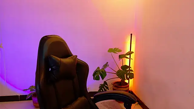 Snapshot of Sarasavage chatting on 07/15/26, 01:49 Sarasavage online show from 07/15/26, 01:49