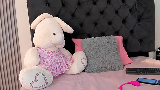 Snapshot of Dulce_Maay chatting on 09/16/25, 04:02 Dulce Maay online show from 09/16/25, 04:02