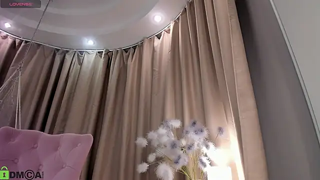 Naomi   Rias online show from 10/27/25, 11:20