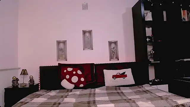 M1kaylaRaven online show from 11/28/25, 05:32