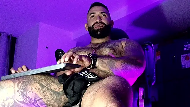 Max-prada online show from 02/18/26, 02:40