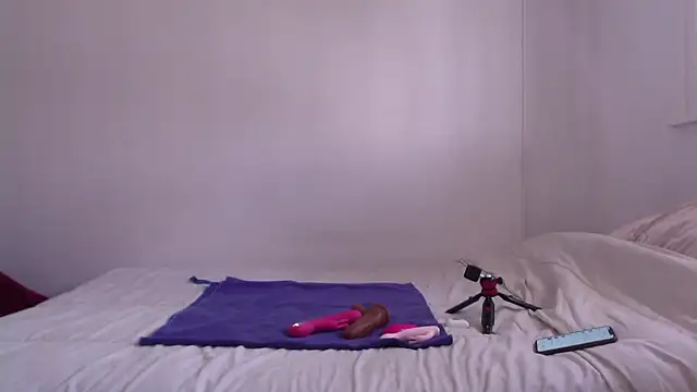 Snapshot of RenataWet chatting on 09/17/25, 01:02 RenataWet online show from 09/17/25, 01:02