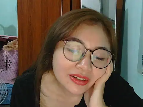 Uhem112 online show from 10/26/25, 02:12