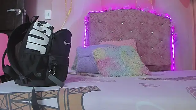 violet taylor  online show from 01/06/26, 02:15