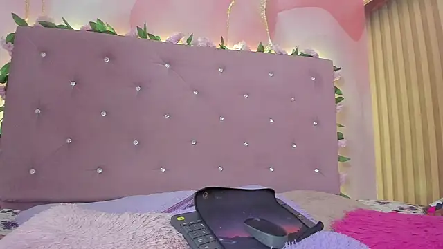 violet taylor  online show from 06/03/26, 02:25