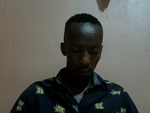 Snapshot of shadez94 chatting on 09/20/25, 07:37 shadez94 online show from 09/20/25, 07:37