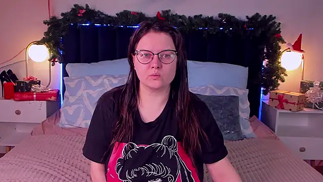 HelenDanvers online show from 12/17/25, 12:27