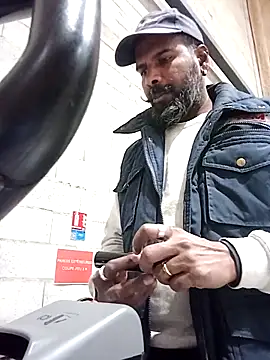 frenchblackc31 online show from 11/14/25, 07:51