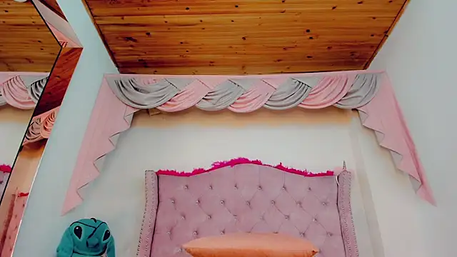  Abby white  online show from 10/02/25, 09:00