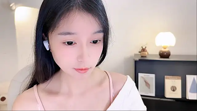 Snapshot of Onechestnut chatting on 11/02/25, 05:32 Onechestnut online show from 11/02/25, 05:32