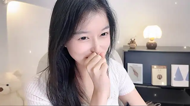 Snapshot of Onechestnut chatting on 11/04/25, 06:07 Onechestnut online show from 11/04/25, 06:07