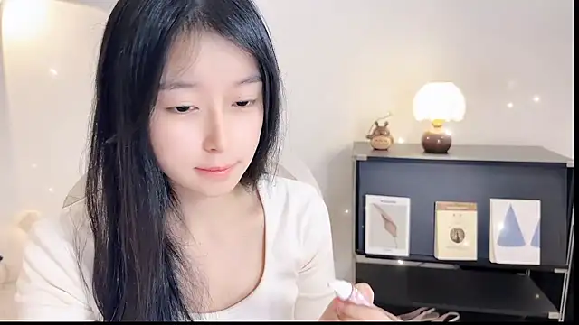 Snapshot of Onechestnut chatting on 11/06/25, 12:28 Onechestnut online show from 11/06/25, 12:28