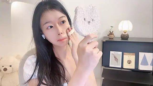 Snapshot of Onechestnut chatting on 11/13/25, 05:39 Onechestnut online show from 11/13/25, 05:39