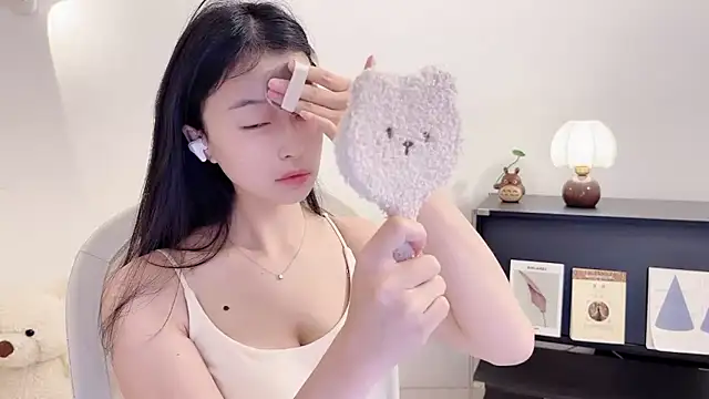 Snapshot of Onechestnut chatting on 11/15/25, 06:22 Onechestnut online show from 11/15/25, 06:22