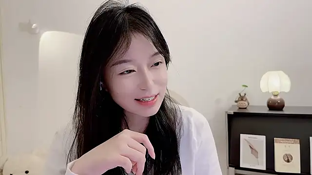 Snapshot of Onechestnut chatting on 11/18/25, 06:18 Onechestnut online show from 11/18/25, 06:18