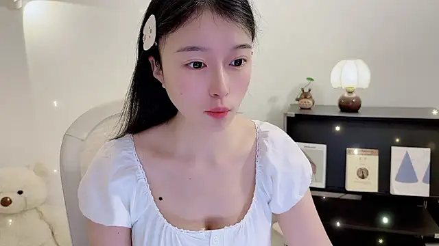 Snapshot of Onechestnut chatting on 11/26/25, 06:14 Onechestnut online show from 11/26/25, 06:14