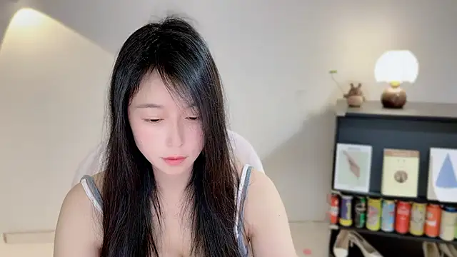 Snapshot of Onechestnut chatting on 04/03/26, 05:38 Onechestnut online show from 04/03/26, 05:38