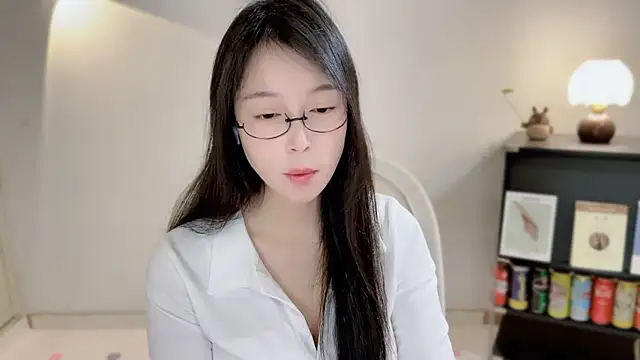 Snapshot of Onechestnut chatting on 04/05/26, 06:21 Onechestnut online show from 04/05/26, 06:21