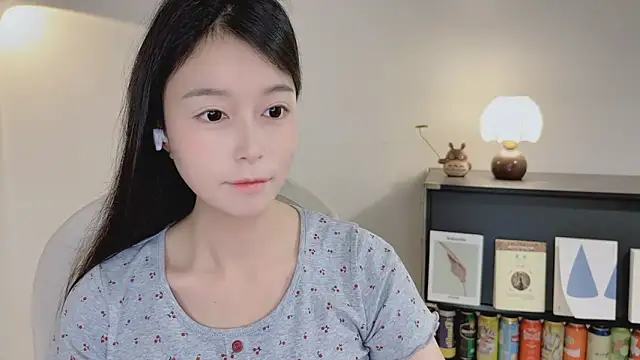 Snapshot of Onechestnut chatting on 04/12/26, 02:44 Onechestnut online show from 04/12/26, 02:44