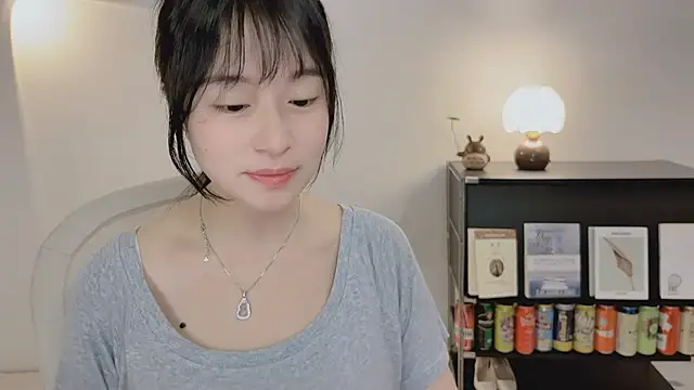 Snapshot of Onechestnut chatting on 05/23/26, 05:12 Onechestnut online show from 05/23/26, 05:12
