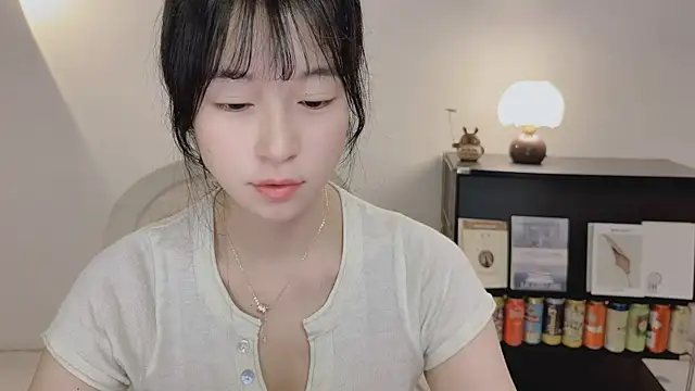 Snapshot of Onechestnut chatting on 05/28/26, 09:17 Onechestnut online show from 05/28/26, 09:17