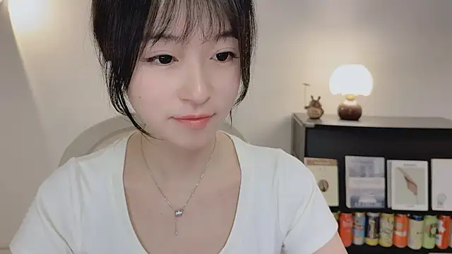 Snapshot of Onechestnut chatting on 05/30/26, 09:28 Onechestnut online show from 05/30/26, 09:28