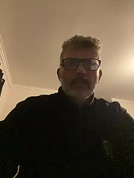 Snapshot of max219 chatting on 11/23/25, 07:35 max219 online show from 11/23/25, 07:35