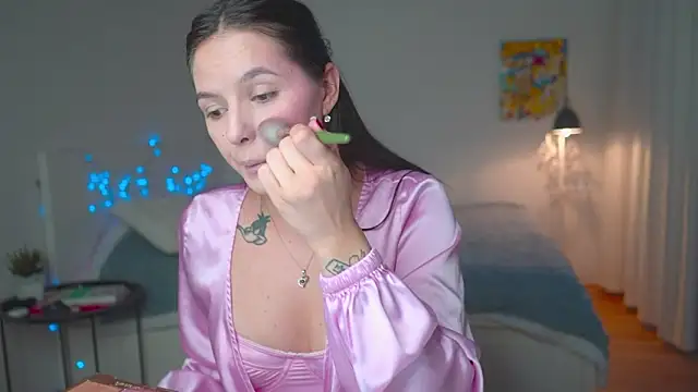 EwelynScott online show from 10/19/25, 05:13