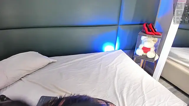 alexamonroe  online show from 09/15/25, 09:37