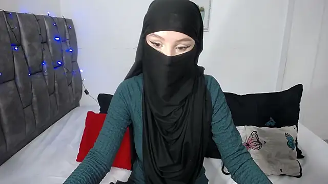   Nahia online show from 10/21/25, 02:18