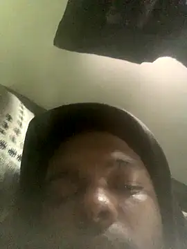 Snapshot of sneakdalink chatting on 11/14/25, 03:44 sneakdalink online show from 11/14/25, 03:44