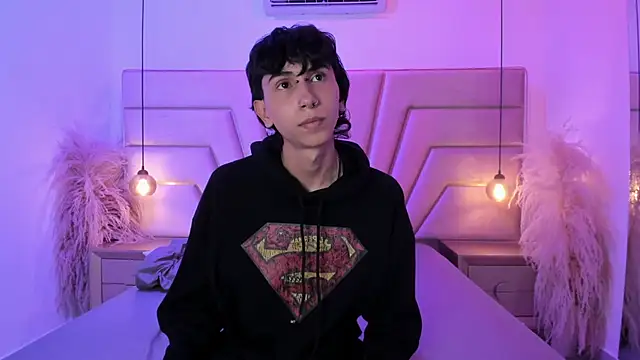 Milan LewisS online show from 02/17/26, 04:57