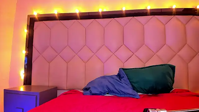 Scarletbigbug online show from 09/30/25, 06:35